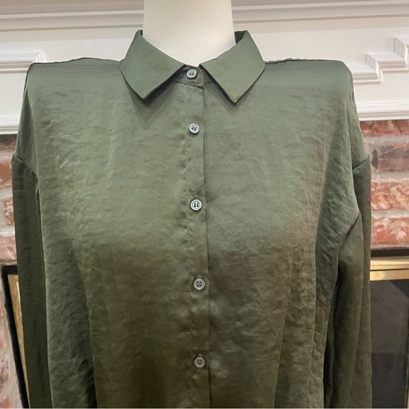 Long bishop sleeve olive green button down top / XS / Excellent condition - Picture 5 of 17